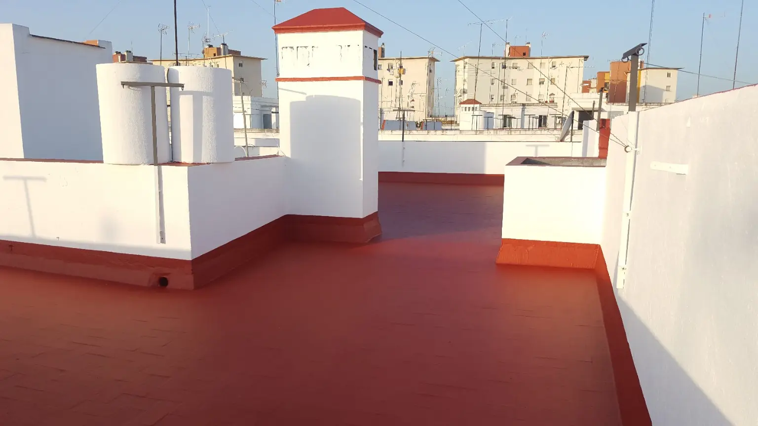 Azotea terminada e impermeabilizada por Vertical Paint en Sevilla